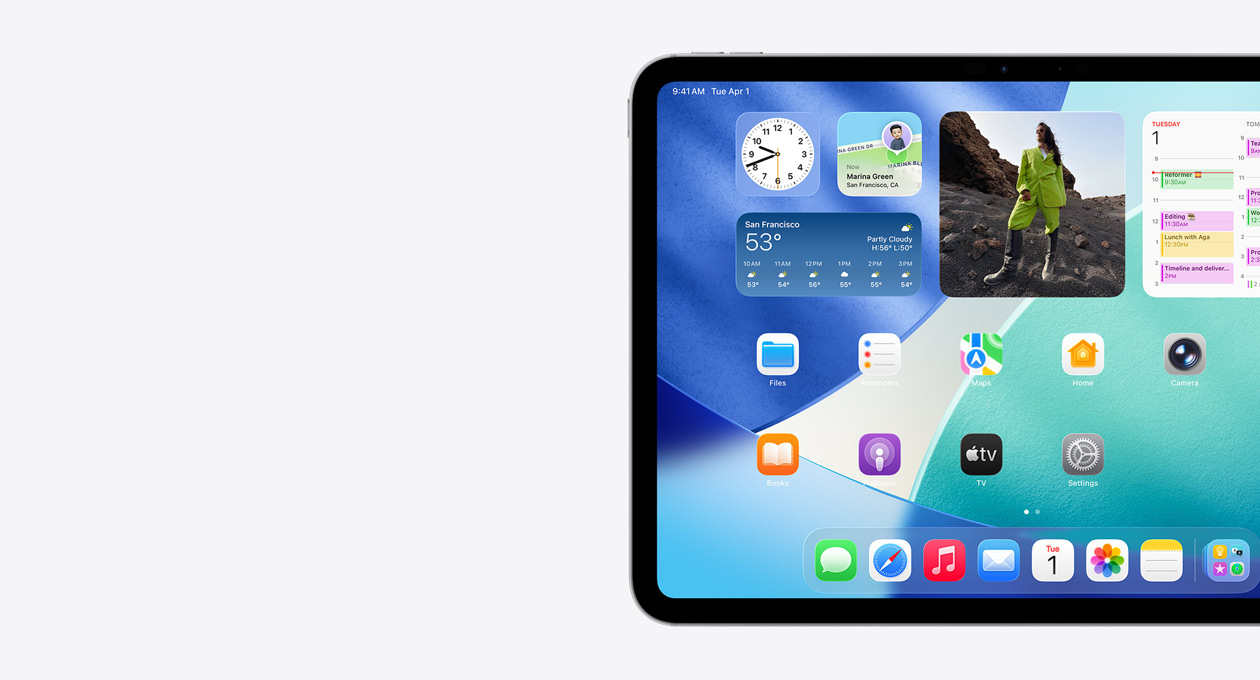 iPad, horizontale stand, alleen linkerkant van het scherm, Beginscherm met gestapelde widgets inclusief doorschijnende klok met Liquid Glass-effect, Zoek Mijn-app, Weer-widget, twee rijen kleinere apps en het dock