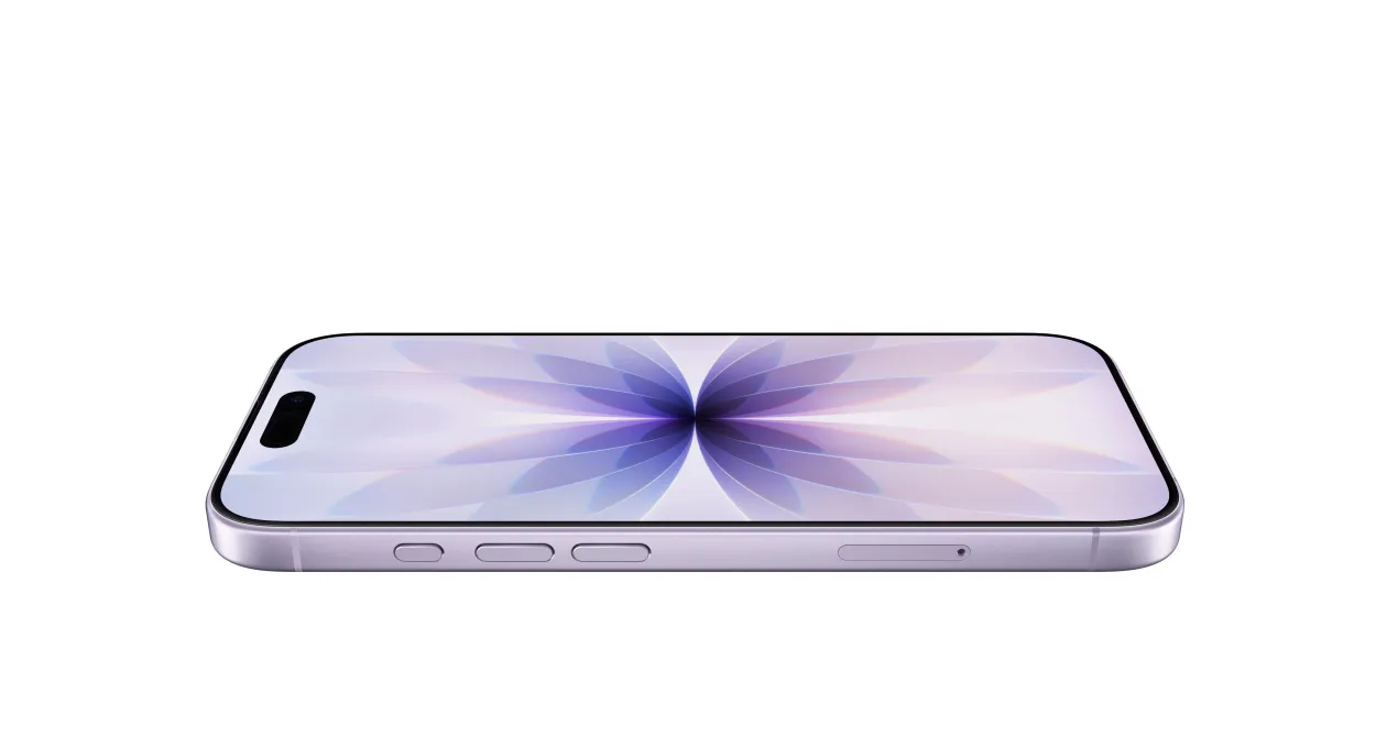 薰衣草紫色 iPhone 17，機面採用陶瓷晶體護面，動態島位於螢幕頂部中間位置；機身一側配備動作按鈕和音量按鈕