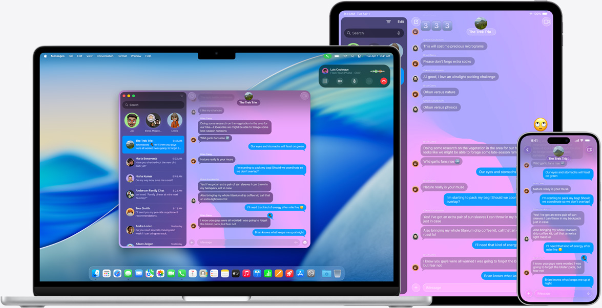 Apple termékek: 15 hüvelykes MacBook Air, 13 hüvelykes iPad Pro és iPhone 16 Plus, mindegyik kijelzőjén ugyanaz az iMessage-beszélgetés jelenik meg