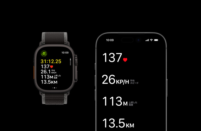 Apple Watch Ultra 3、カラーはブラック、チタニウムケース、トレイルループ、カラーはブラック/チャコール、iPhone、両方のデバイスに作動中のワークアウトの測定値が表示されている