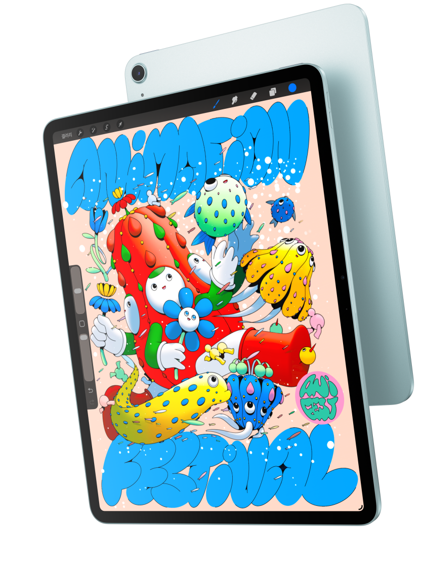 블루 색상 iPad Air의 뒷면과 포개어진 상태로 Procreate 앱이 열린 iPad Air 13 모델의 앞면을 보여주는 모습