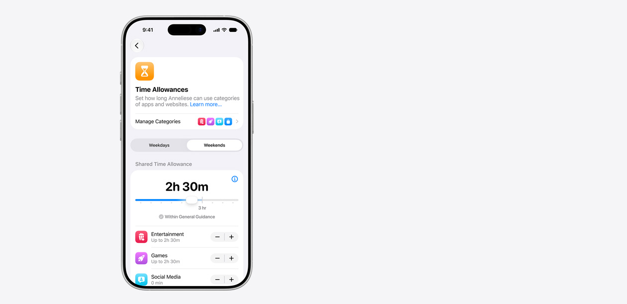 جهاز iPhone يعرض واجهة مدة السماح، بما في ذلك مدة السماح المشتركة التي تبلغ ساعتين و30 دقيقة، والمدد المقترحة لفئات التطبيقات مثل الترفيه والألعاب.