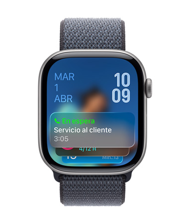 Apple Watch en negro azabache con una correa deportiva color salvia, cuya carátula muestra una notificación de Asistente de Llamada en Espera en la parte inferior, la fecha en la esquina superior izquierda, con números angostos en la esquina superior derecha