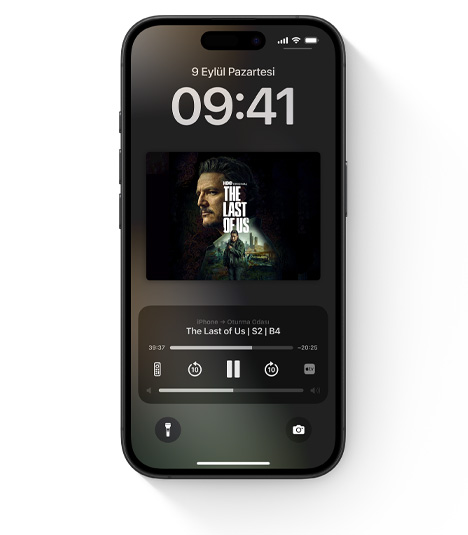Yerleşik Apple TV denetimlerini gösteren iPhone.