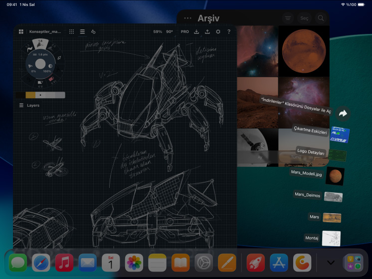 3 adet iPad Pro aygıtı, önden dış görünüm, yatay pozisyonda, uzay siyahı, iPad Pro’nun üstünde Apple Pencil Pro duruyor, 3 ekranda fotoğraf düzenleme uygulamalarındaki açık projeler gösteriliyor, bir ekranda kırmızı arka planın önündeki bir model, diğer ekranda renk ayarlaması araçları, fotoğraf arşivi, yelpaze şeklinde açılmış indirilenler klasörü dosyaları ile mekanik tasarım eskizleri, son ekranda ise geometrik şekiller, el yazısı notlar ve formüller ile 3D modelleme yazılımı bulunuyor