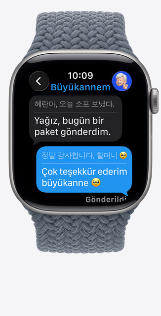 Apple Watch Series 11, alüminyum kasa, uzay grisi renk, Canlı Çeviri özelliği Mesajlar uygulamasındaki mesajın dilini Türkçe’ye çeviriyor, Örgü Solo Loop, demir mavisi renk