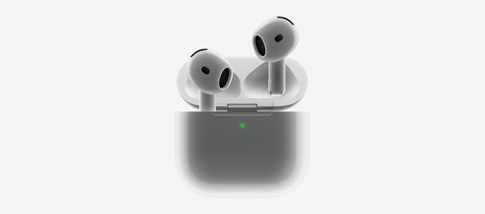 AirPods 4 așezate în carcasa de încărcare.