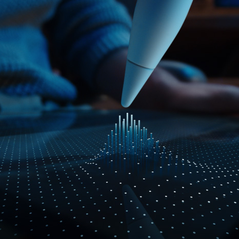 Un Apple Pencil Pro survole l’écran de l’iPad