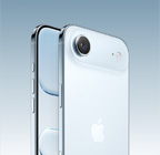 iPhone Air, color azul cielo, parte trasera en ángulo, sistema de cámara Fusion principal en el módulo superior, botón de Control de la Cámara, parte lateral del frente, diseño todo pantalla, Botón de Acción y botones de volumen