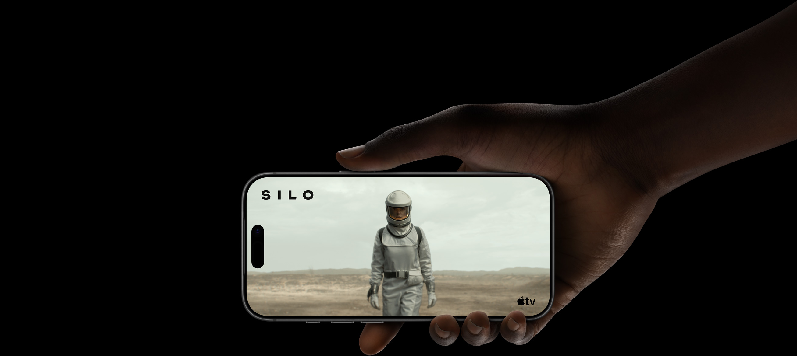 Una escena de la serie Silo de Apple TV que muestra la mayor duración de batería del iPhone 17 Pro