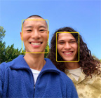 Die Automatische Ausrichtung in Fotos hebt die Gesichter von Personen hervor
