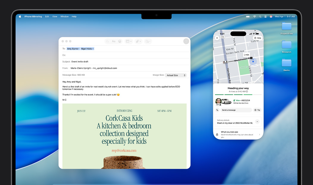 MacBook Pro, app Mail abierta, la pantalla de un iPhone duplicada en la pantalla de la MacBook Pro muestra que está llegando un pedido de Uber Eats