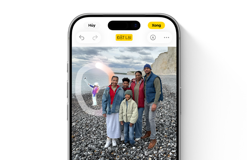 UI của tính năng Dọn Dẹp hiển thị một vật thể được khoanh tròn trong hậu cảnh của một bức ảnh được chọn để xóa đi